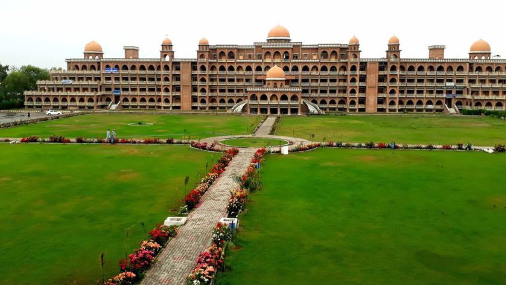 Top 10 Universities in Pakistan (2023 Updated)